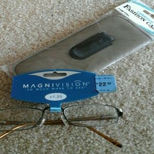 🔵 4/$25 Reading Glasses and Case NWT